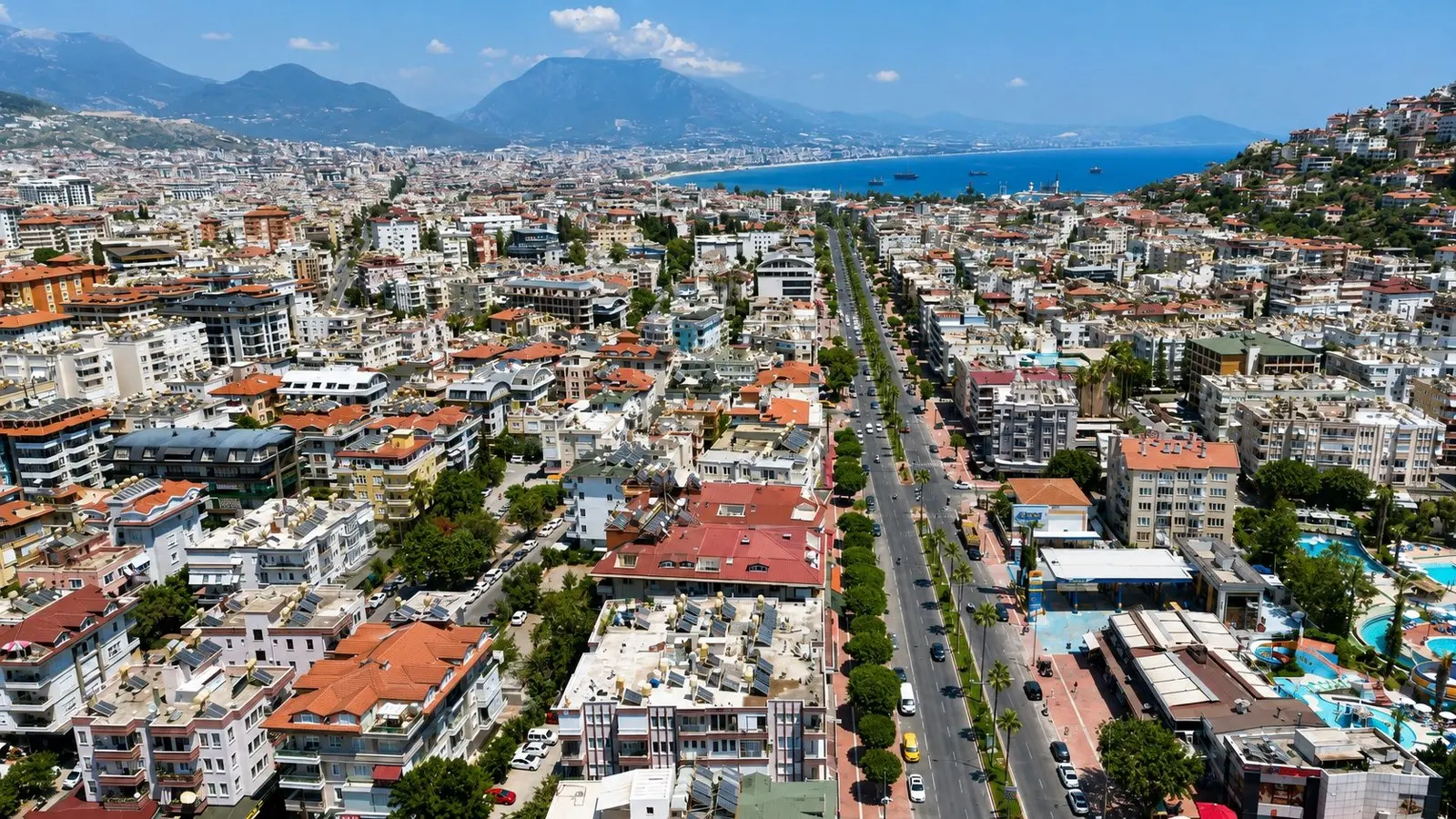 Alanya'nın Kalbinde 130 m² — Yenileme İçin Büyük Potansiyel